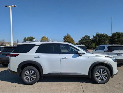 2025 Nissan Pathfinder SL 4WD