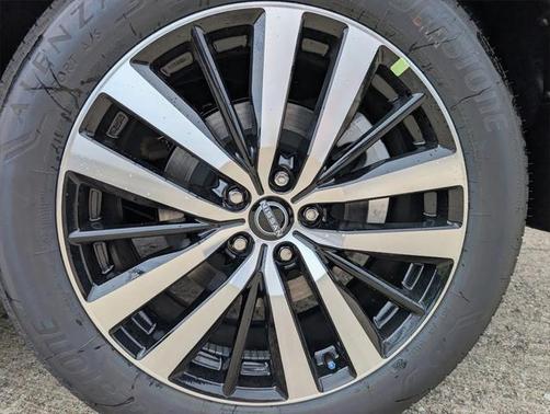 2025 Nissan Pathfinder Platinum FWD