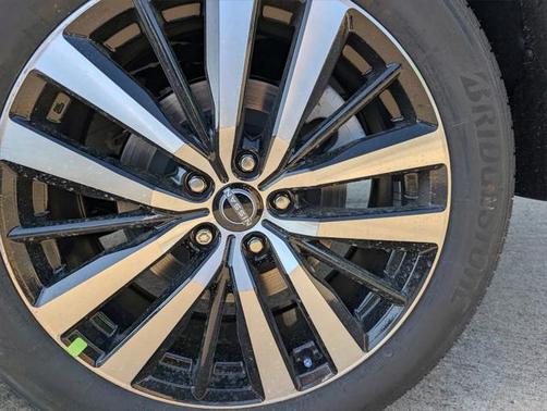 2025 Nissan Pathfinder Platinum FWD