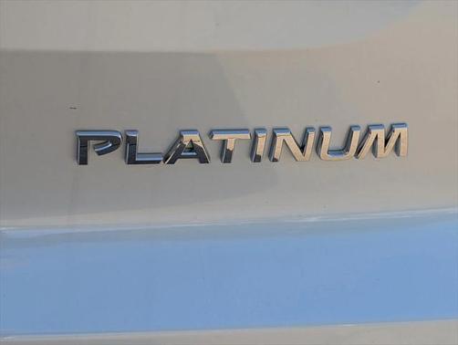 2025 Nissan Pathfinder Platinum FWD