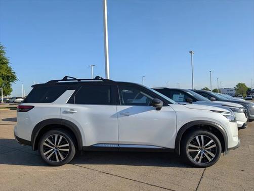 2025 Nissan Pathfinder Platinum FWD