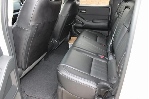 2024 Nissan Frontier SL