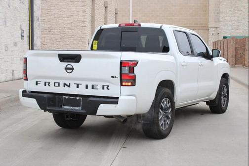 2024 Nissan Frontier SL