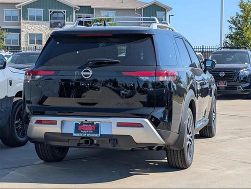 2025 Nissan Pathfinder Platinum FWD