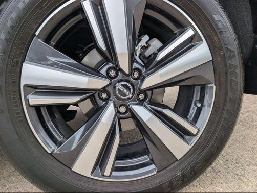 Gun Metallic 2024 Nissan Rogue SL