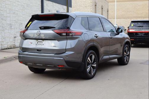 Gun Metallic 2024 Nissan Rogue SL