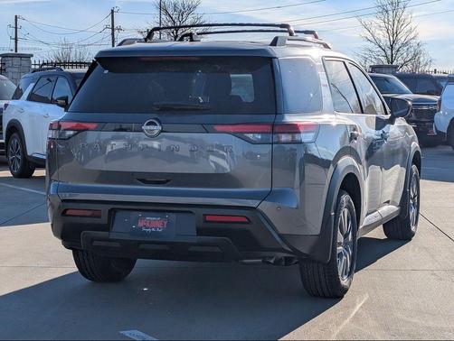 2026 Nissan Pathfinder SV