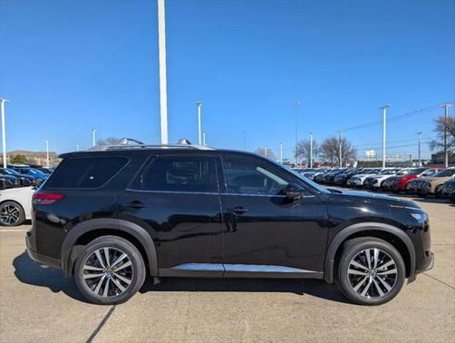 2025 Nissan Pathfinder Platinum FWD