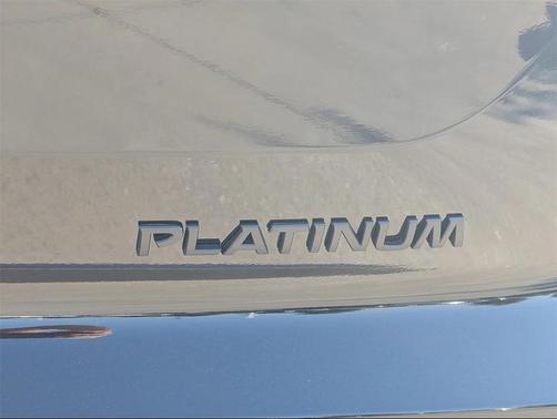 2025 Nissan Pathfinder Platinum FWD
