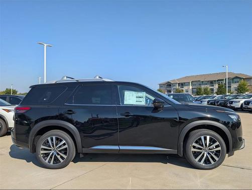 2025 Nissan Pathfinder Platinum FWD