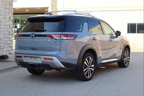 Boulder Gray Pearl 2025 Nissan Pathfinder Platinum w/Nav/CaptainSchairspkg