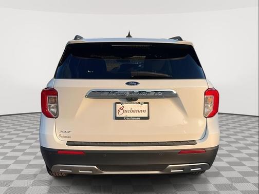 Star White Metallic Tri-Coat 2024 Ford Explorer XLT