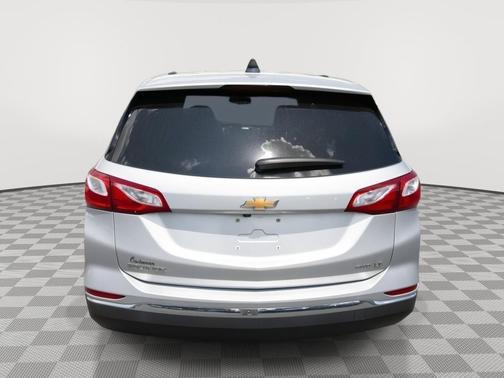 Silver Ice Metallic 2018 Chevrolet Equinox LT