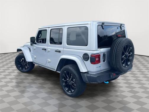 Silver Zynith Clearcoat 2024 Jeep Wrangler 4xe Sahara
