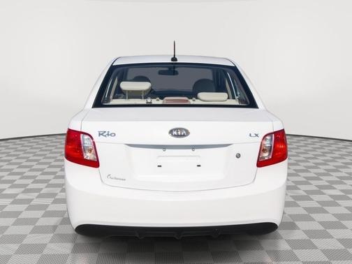 White 2011 Kia Rio LX