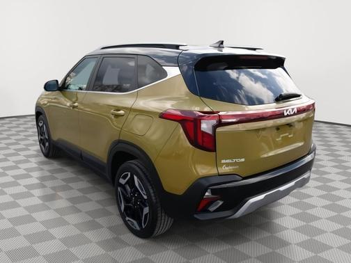 Valais Green/Black Roof 2024 Kia Seltos SX Turbo