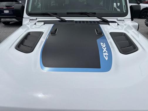 Bright White Clearcoat 2024 Jeep Wrangler 4xe Rubicon