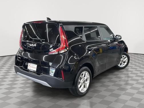 Fusion Black 2025 Kia Soul LX