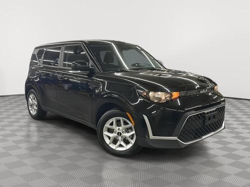 Fusion Black 2025 Kia Soul LX