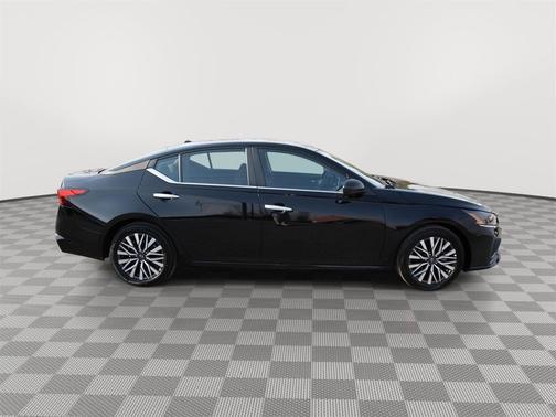 Super Black 2025 Nissan Altima SV FWD