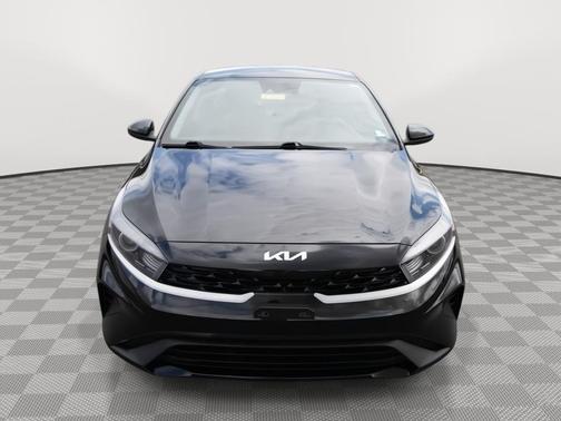Aurora Black 2024 Kia Forte LXS