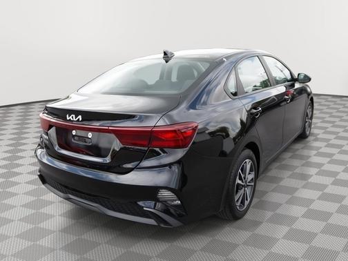 Aurora Black 2024 Kia Forte LXS
