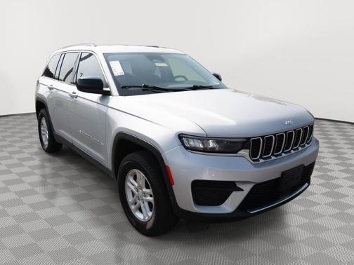 Silver Zynith 2023 Jeep Grand Cherokee Laredo