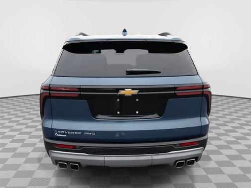Lakeshore Blue Metallic 2025 Chevrolet Traverse LT