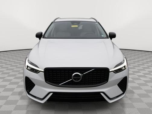 Crystal White Metallic 2024 Volvo XC60 Recharge Plug-In Hybrid T8 Plus Dark Theme