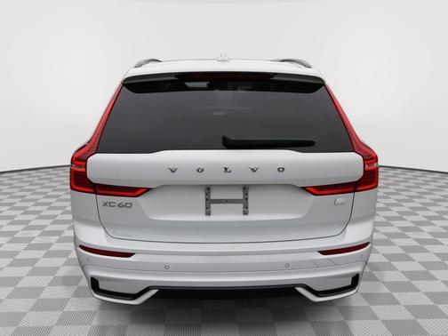 Crystal White Metallic 2024 Volvo XC60 Recharge Plug-In Hybrid T8 Plus Dark Theme