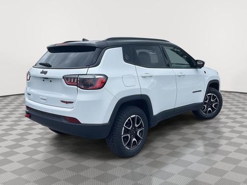 Bright White Clearcoat 2025 Jeep Compass Trailhawk