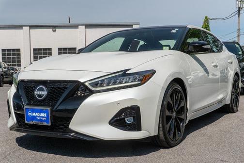 White 2023 Nissan Maxima SR