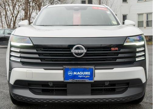 Aspen White Tri 2025 Nissan Kicks SR