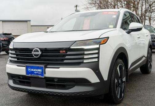 Aspen White Tri 2025 Nissan Kicks SR