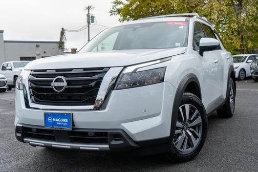 2025 Nissan Pathfinder SL