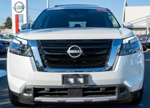 2025 Nissan Pathfinder SL
