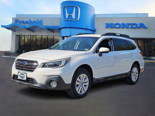 Crystal White Pearl 2018 Subaru Outback 2.5i Premium