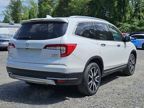 2022 Honda Pilot Touring 7-Passenger