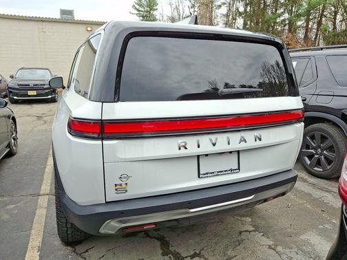 2024 Rivian R1S Adventure