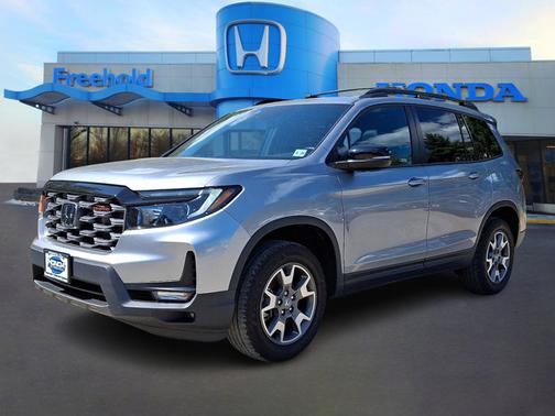 Lunar Silver Metallic Si 2023 Honda Passport TrailSport