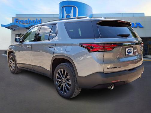 Sterling Gray Metallic 2023 Chevrolet Traverse RS