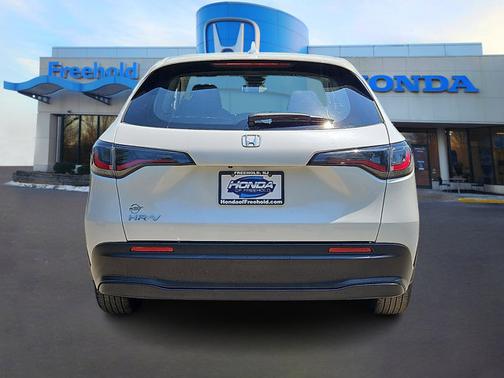 Platinum White Pearl 2024 Honda HR-V LX