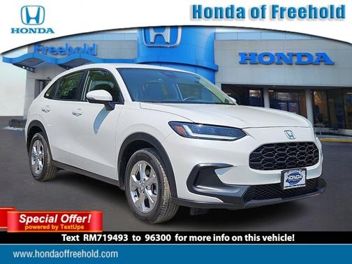 Platinum White Pearl 2024 Honda HR-V LX