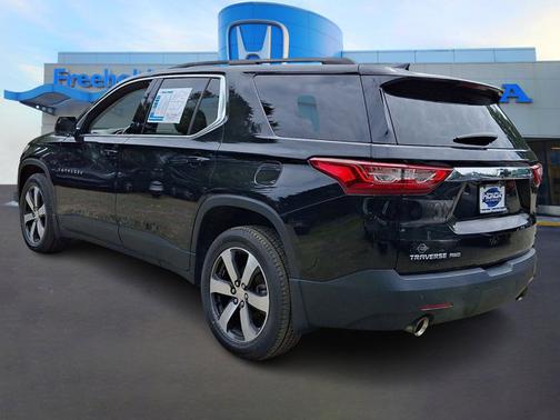 Mosaic Black Metallic 2021 Chevrolet Traverse LT Leather