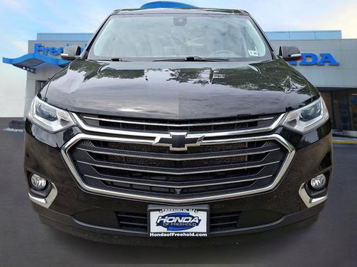 Mosaic Black Metallic 2021 Chevrolet Traverse LT Leather