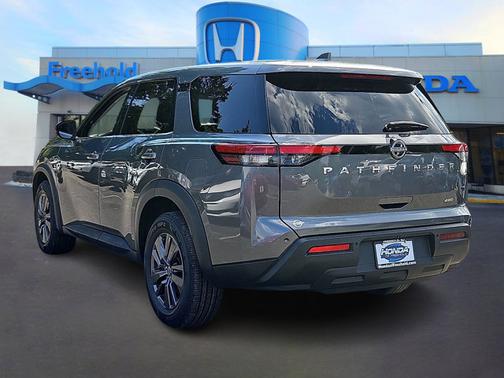2022 Nissan Pathfinder S