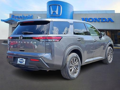 2022 Nissan Pathfinder S