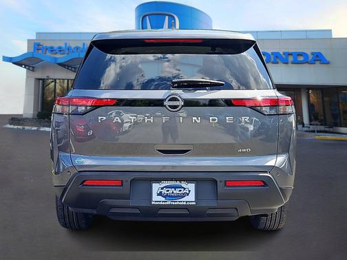 2022 Nissan Pathfinder S