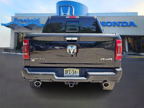 Diamond Black Crystal Pearlcoat 2020 RAM 1500 Limited