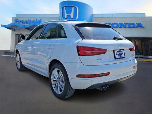 Cortina White B4b4 2017 Audi Q3 2.0T Premium Plus